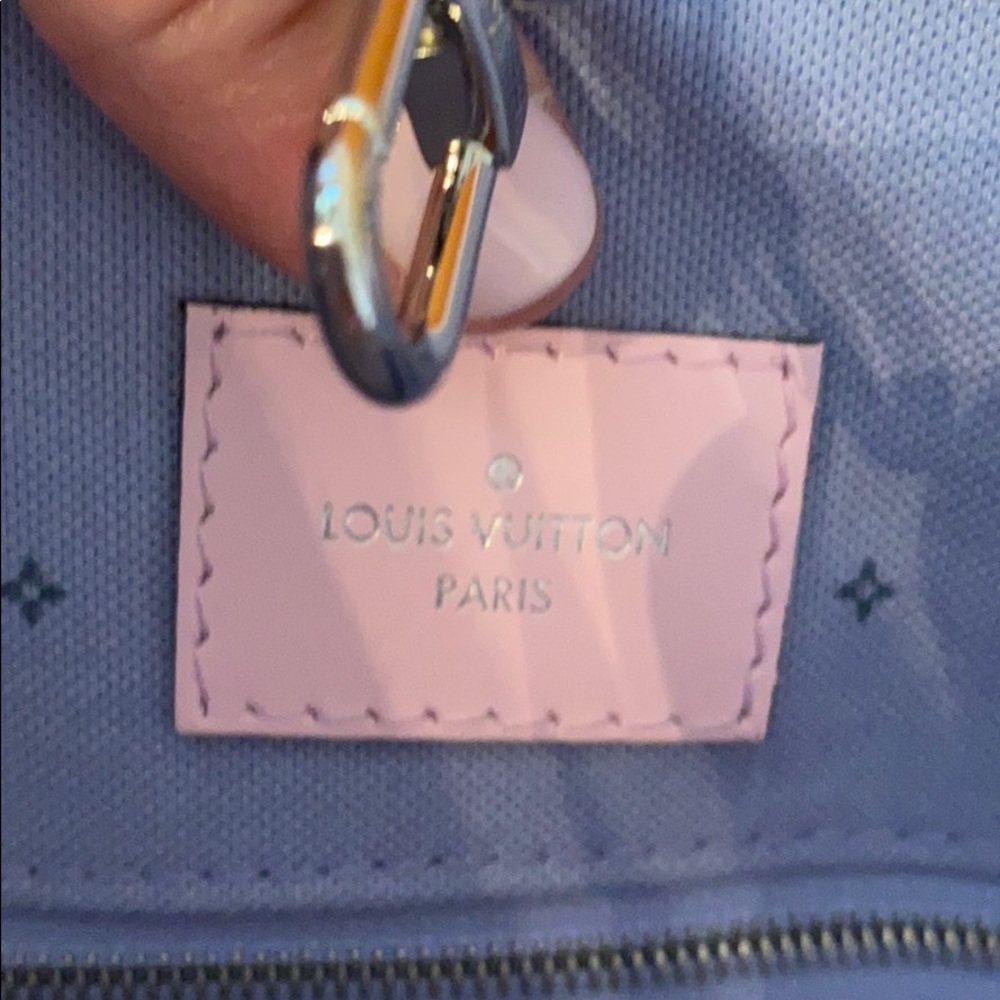❗️SOLD❗️💯%Authentic LV Escale pastel on the go - Picture 9 of 16